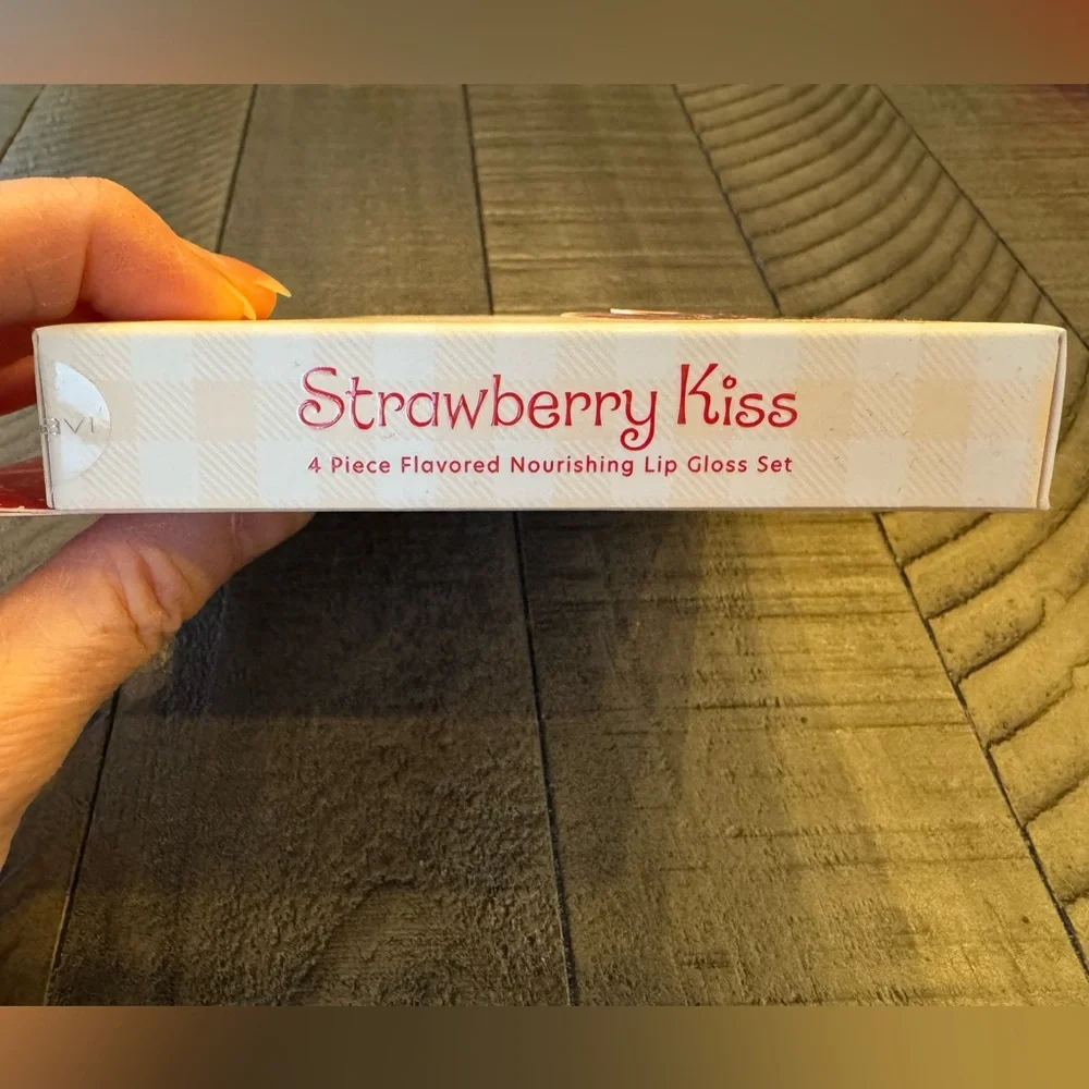 Celavi Strawberry Shortcake Kiss Lip Gloss Set (NIB)